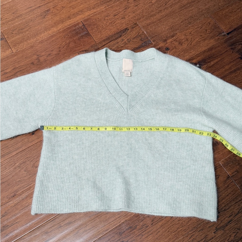 Cozy light Saige alpaca blend V-neck sweater with a relaxed fit by H&M size M - Picture 6 of 9